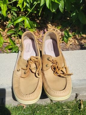 Women's Sperry Tan Boat Shoes 10
